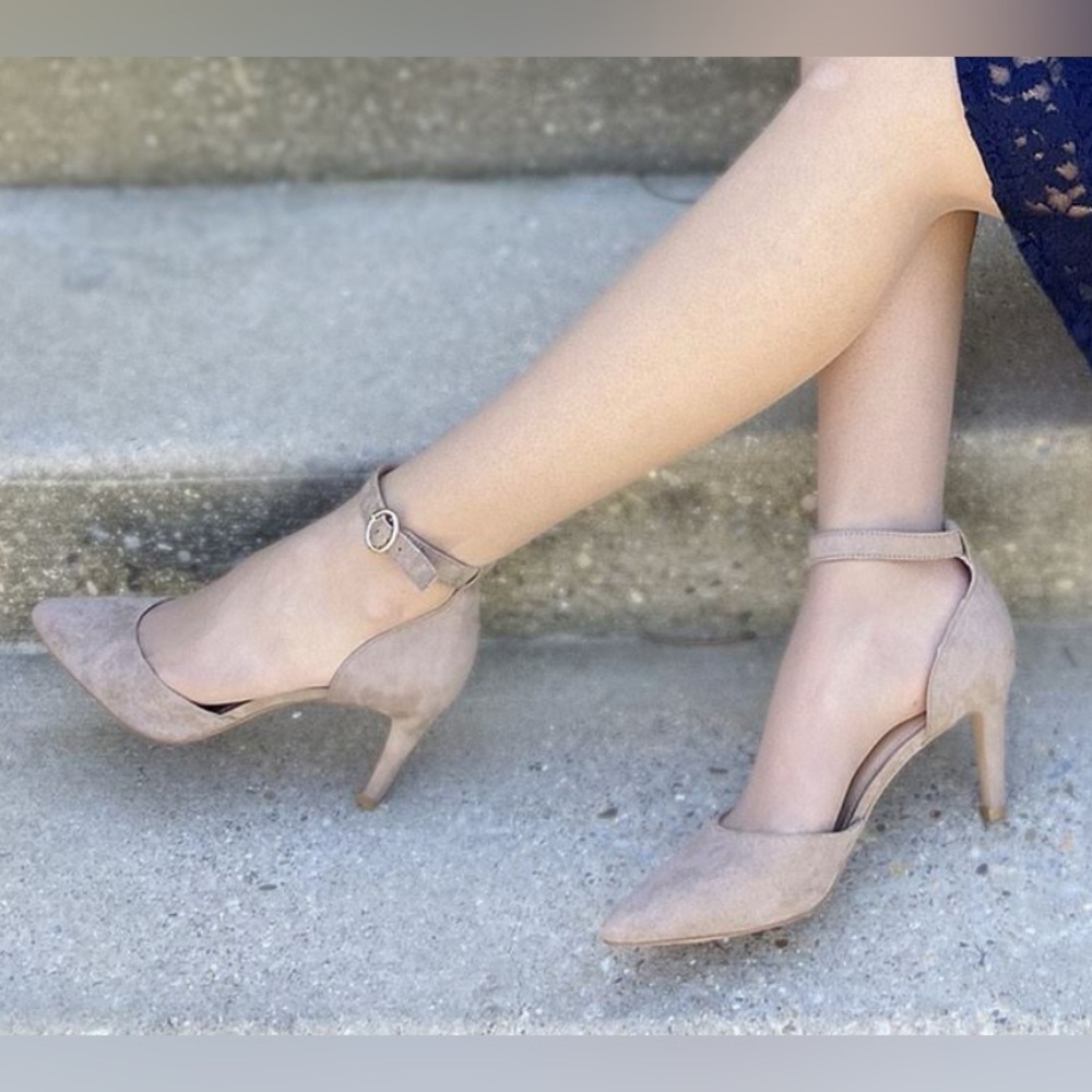 Kelly & Katie Nude Suede 8.5 Heels